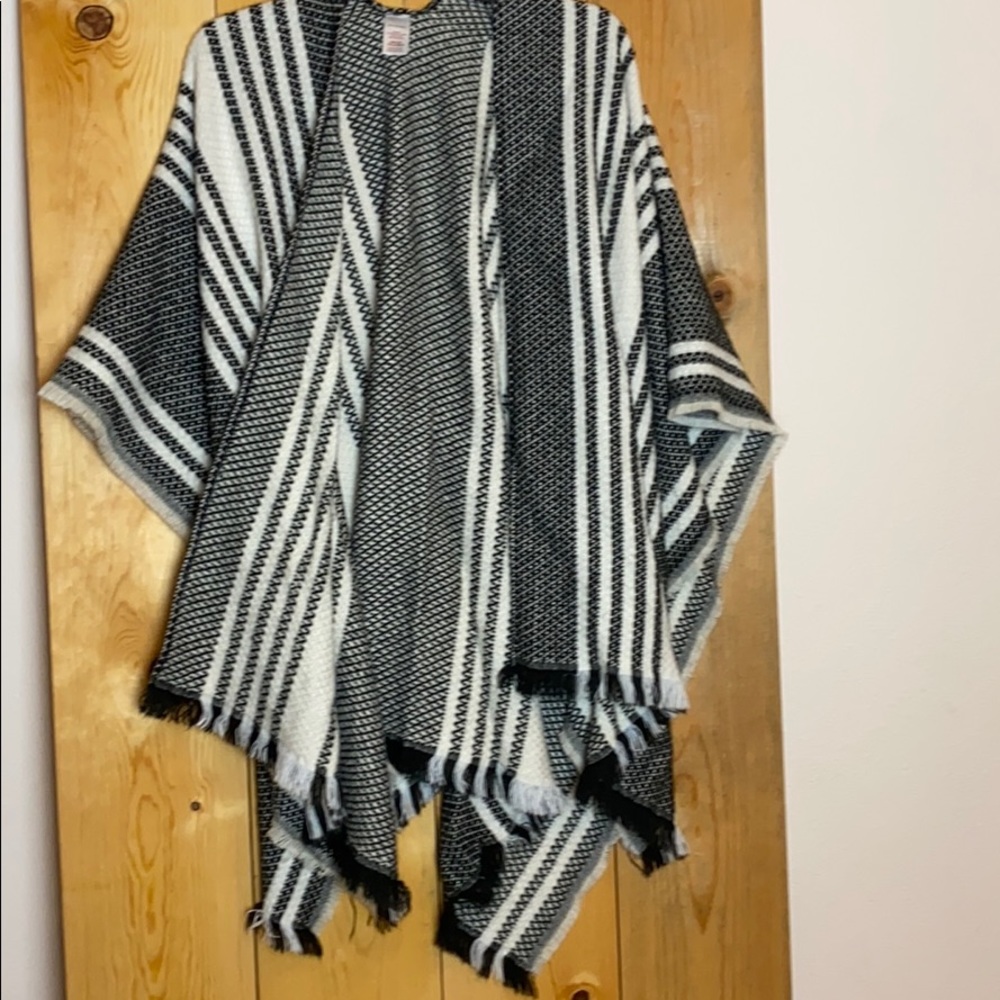 Poncho - Picture 7 of 7